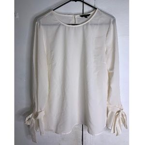 Tie-wrist long sleeve top